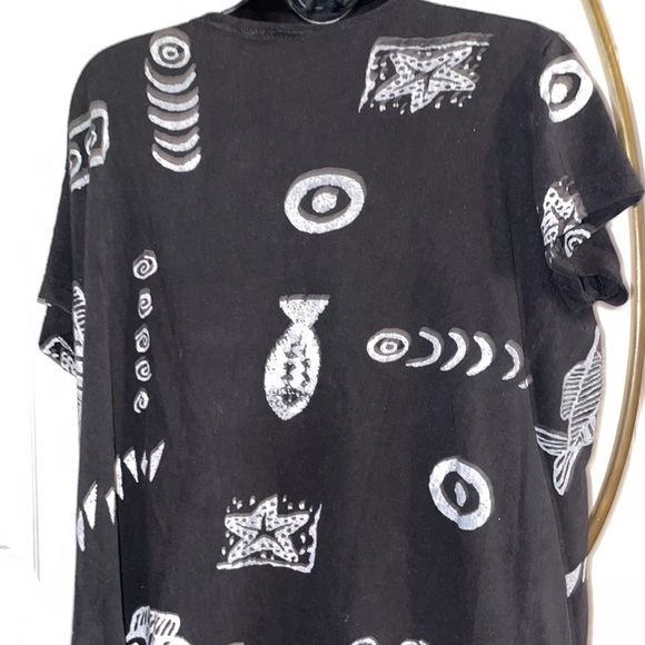 Black/White MudCloth Print Top- Size 2XL - Picture 6 of 8